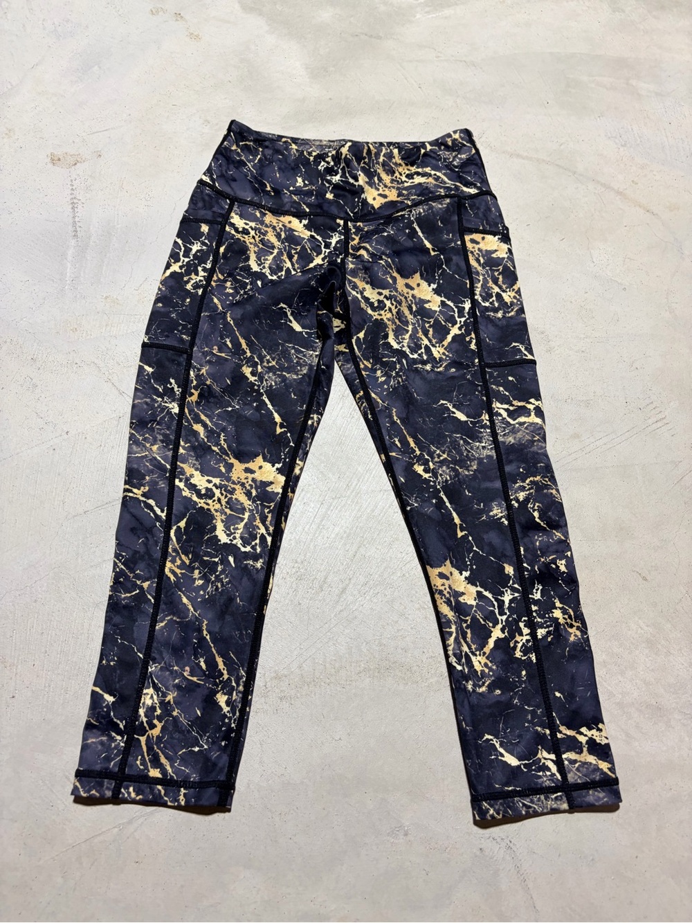 Constantly varied gear Black and Gold Marble Active Leggings capris xsmall
